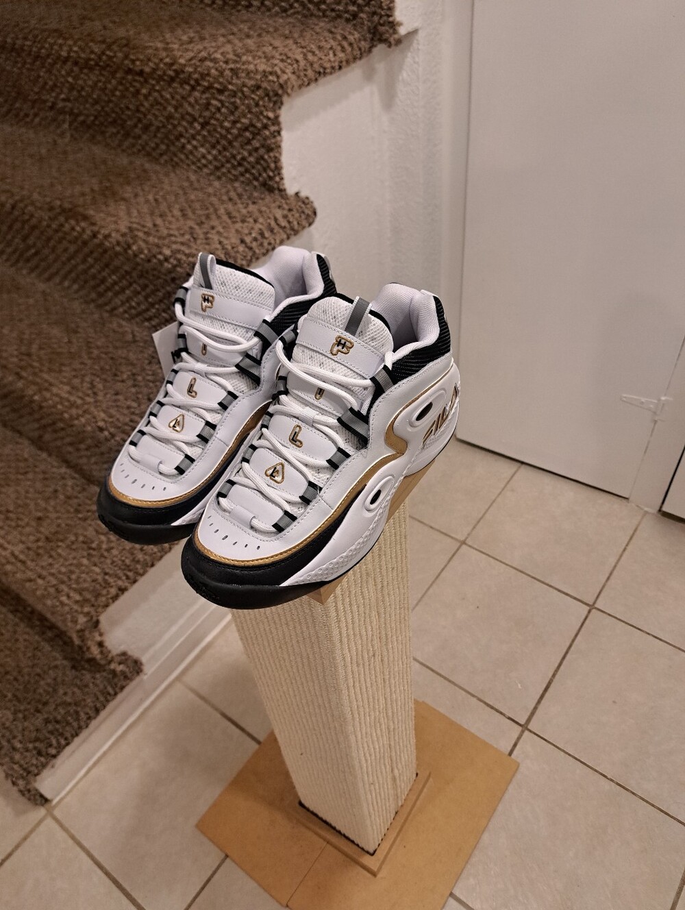 NIB FILA Grant Hill 3 Mens Basketball Shoes White Black Gold Retro Sz 9-11